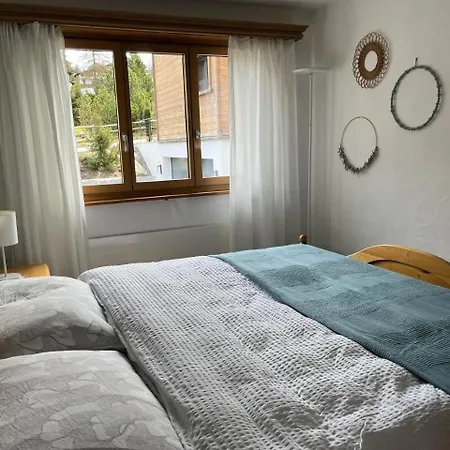 Geraeumige Haus Fless Apartment Klosters
